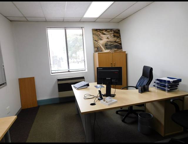 1,778M² OFFICE FOR SALE IN FERNDALE